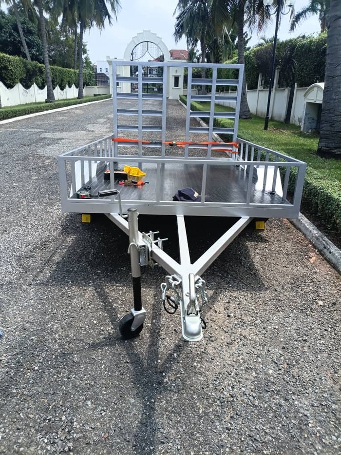 Drovus trailer, front view