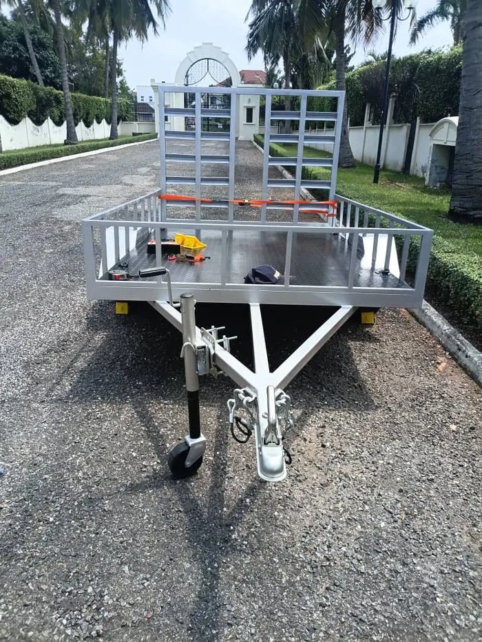 Drovus trailer, front view